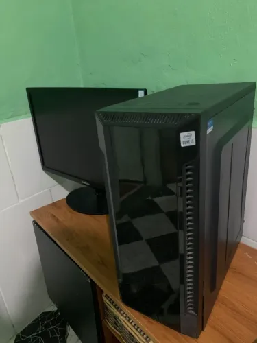 Kit PC monitor e gabinete