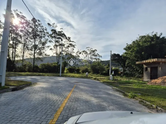 TERRENO DE 425,52M² EM GAROPABA