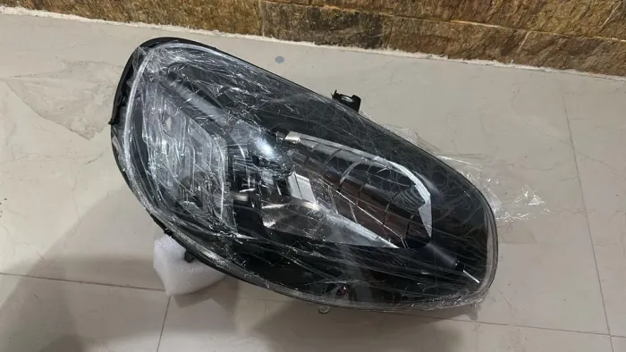 Farol uno 2015 a 2021 máscara negra