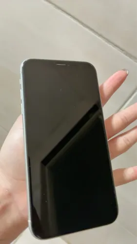 iPhone XR 64gb 77% de bateria