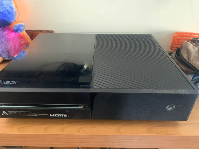 Xbox one 1 Manete ,vários jogos pra quem gosta de futebol