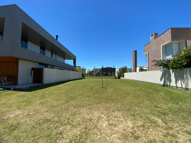 Terreno à venda no Veredas, Laranjal: com 428 m² de área total, sendo 13 m de frente por 3