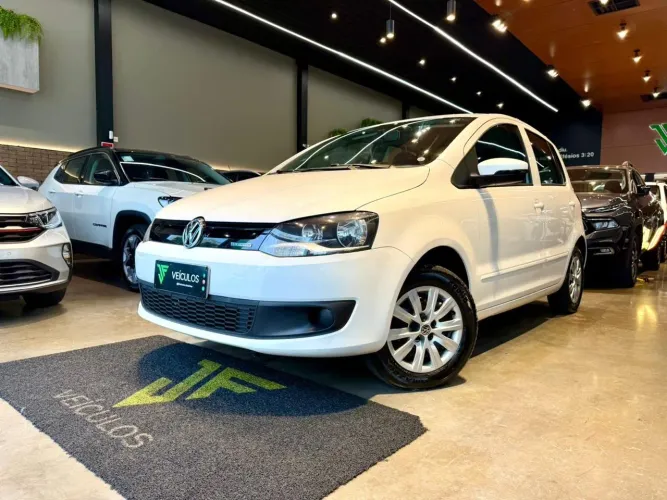 Volkswagen Fox Bluemotion 1.0 MI Total Flex 12V 5P 2014