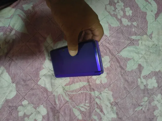 Em perfeito estado na aquele jeito de colecionador,sem carregador, se quiser chama no pv