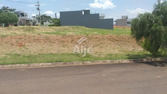 VENDE-SE Lote em condomínio NO VERANA PARQUE ALVORADA - MARÍLIA/SP