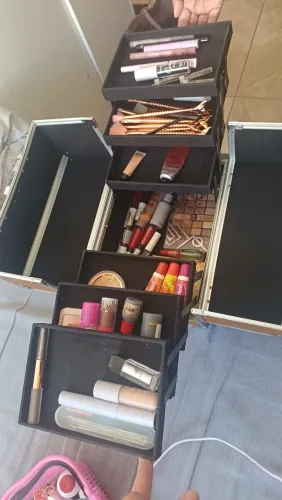 Maleta de Maquiagem (Com algumas maquiagens)