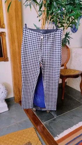 Calça Xadrez P&B da Zara