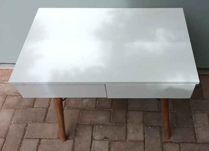 Escrivaninha infantil em MDF Pé palito