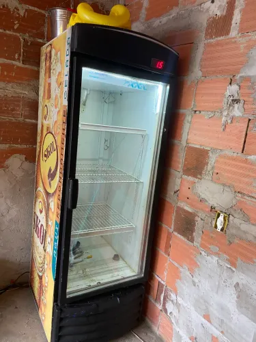 Vende-se frizer expositor 