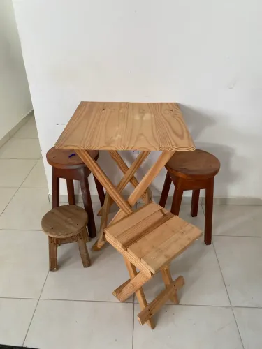 Mesinha com bancos