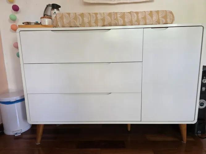 Cômoda com espaço para trocador