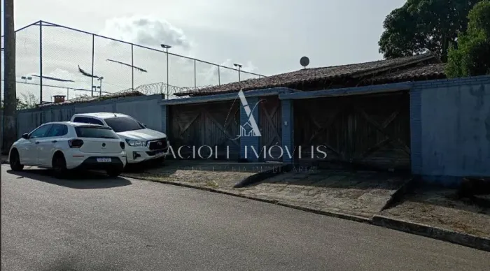 Casa a Venda (Padrão Chácara) no bairro Petrópolis.