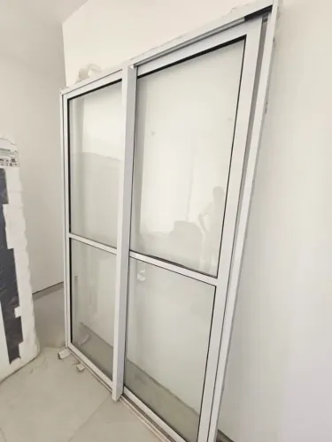 PORTA BALCÃO DE ALUMÍNIO BRANCO 1,40m x 2,15m - ESTADO DE NOVA