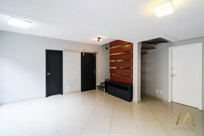 Sobrado para venda/locação em condomínio fechado na Vila Andrade, 106m², 02 dormitórios