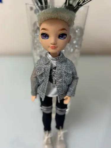 Boneco Rainbow High Aidan