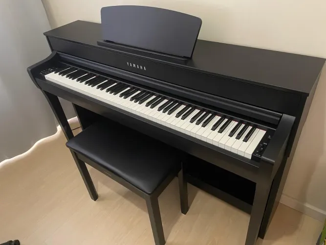 Piano Digital Yamaha Clavinova CLP-735