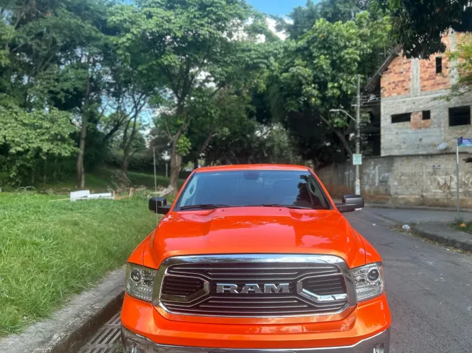 Ram Classic Laramie 5.7 V8 16V Gasolina 4X4 Aut. 2023