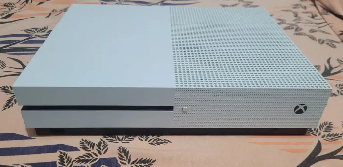 Xbox One S 1TB Branco + GTA V - Perfeito Estado (S/ Drift)