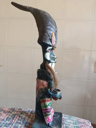 Rara faca artesanal andina - legítimo artesanato peruano em chifre e tecido aguayo