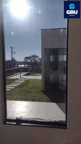 Casa Nova à Venda em Condomínio de Alto Padrão em Atibaia Vista para a Represa