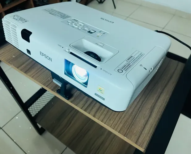 Projetor Epson 4200 Lumens HD