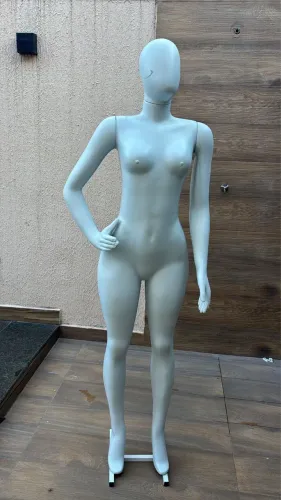 Manequim feminino