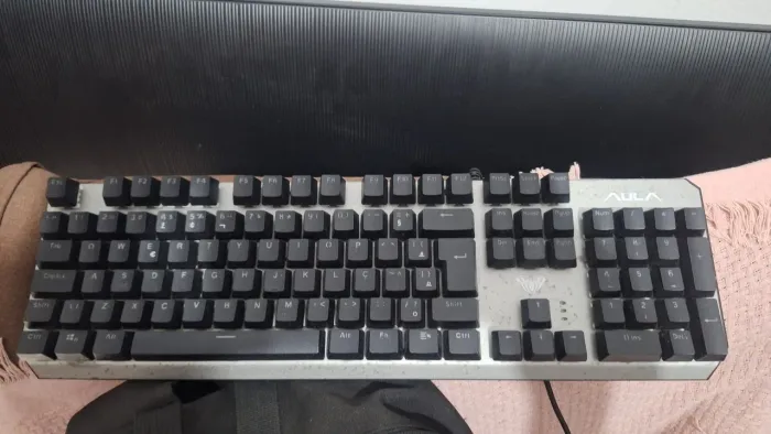 Vende se teclado não sei se funciona.