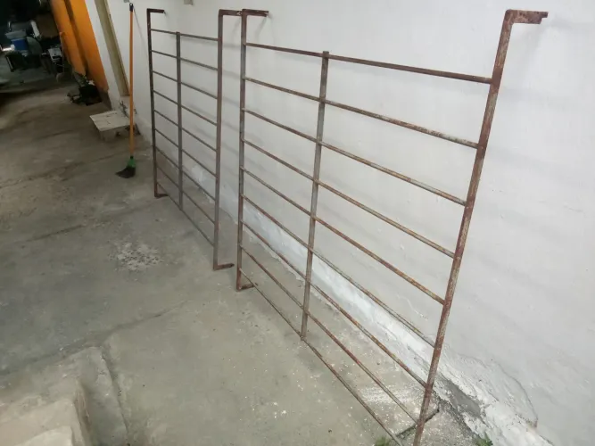 *VENDO DUAS GRADES DE FERRO PARA JANELAS,1,20X1,00.