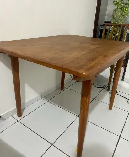 Mesa de madeira maciça- perfeita