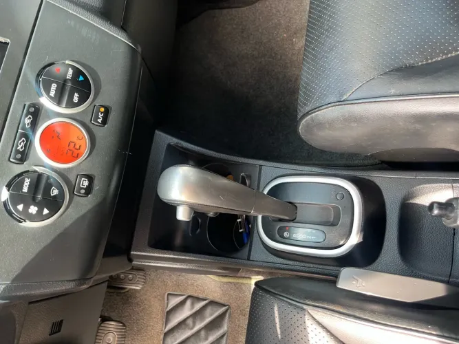 Nissan Tiida SL 1.8/1.8 Flex 16V Aut. 2011