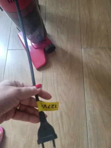 Vendo dois aspiradores verticais