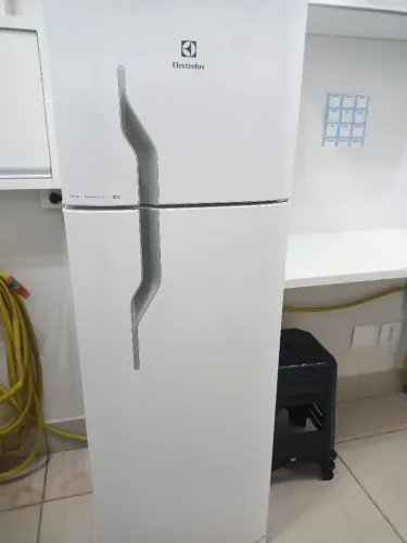 Geladeira Eletrolux frost free 261L