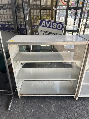 Balcão de vidro e chapa de aço