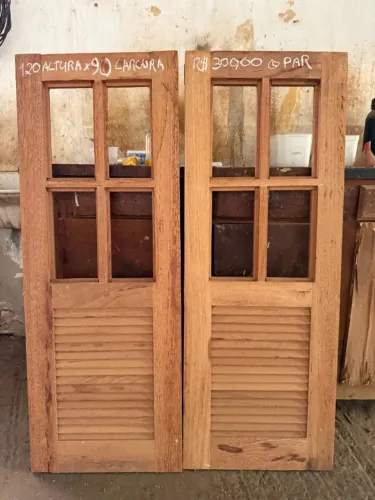 Bandeiras de Janela de Madeira