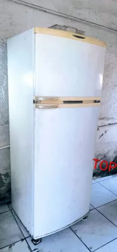 GELADEIRA DUPLEX TOP GELA MUITO BEM ESPAÇOSA LER DESCRIÇÕES TODA