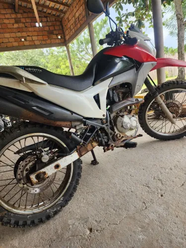 Vendo broz 2015 toda em dias só pegar e rodar valor 14mil