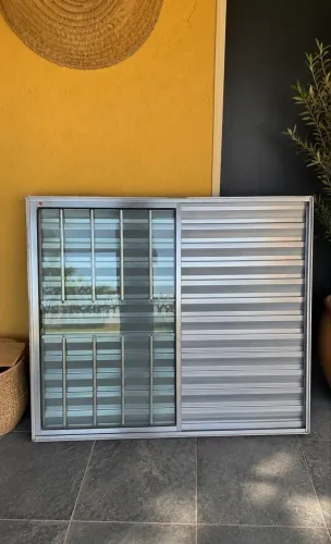 JANELA ALUMÍNIO COM GRADE