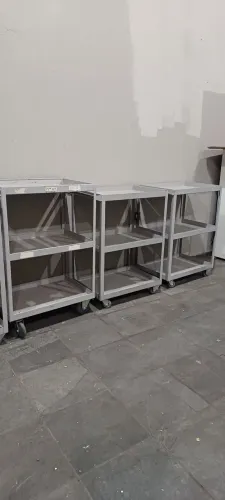 CARRINHOS DE AÇO SUPER RESISTENTE ( SEMINOVOS ) R$550,00 CADA