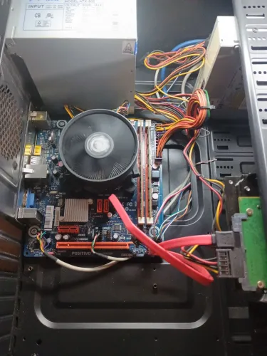 Computador *CPU** i3 4 geração 8 GB RAM**
