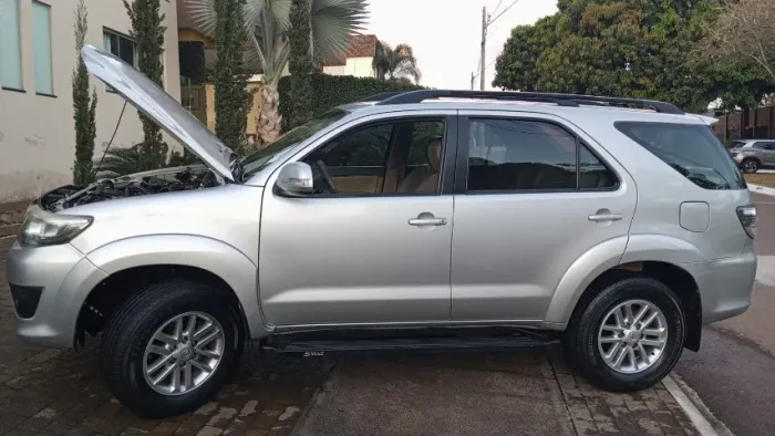 Toyota Hilux SW4 SR 4X2 2.7/ 2.7 Flex 16V Aut. 2012