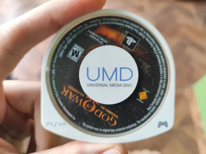 Vendo UMD God of War Chain of olympus para PSP