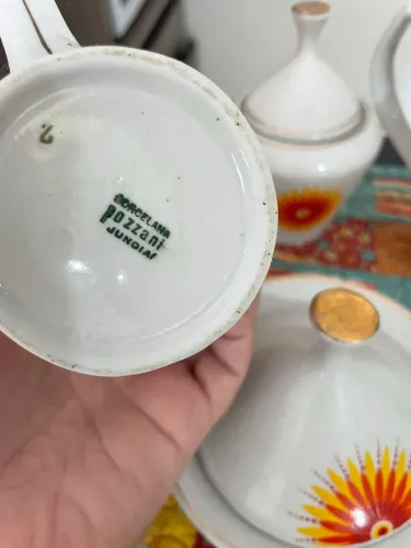 jogo vintage de chá ou café em porcelana da marca Pozzani