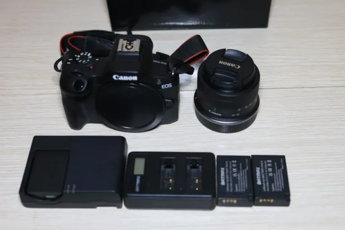 Câmera Canon r100