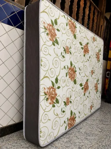 Colchão casal muito bom Aceito cartão e entrego