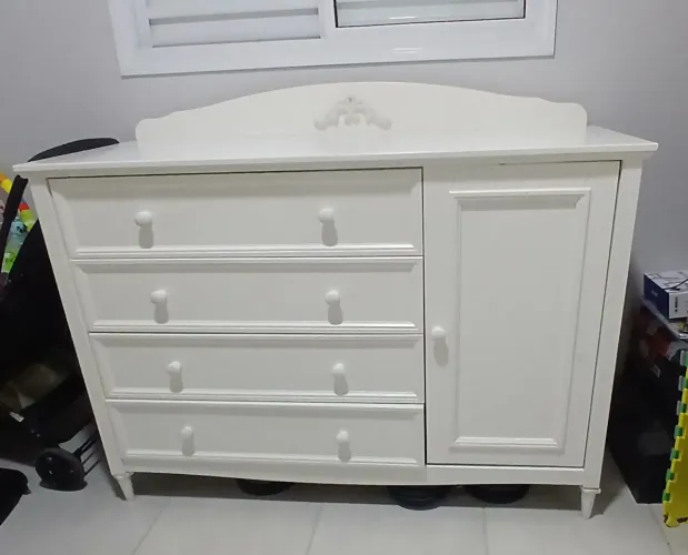 Cômoda branca