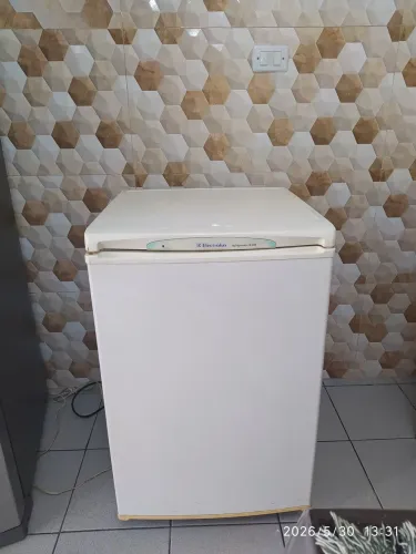 Frigobar Electrolux R130 - Excelente estado - Gelando perfeitamente