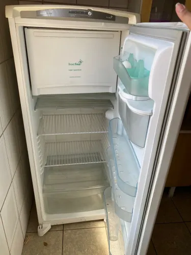 Vende se Geladeira Consul Frost Free