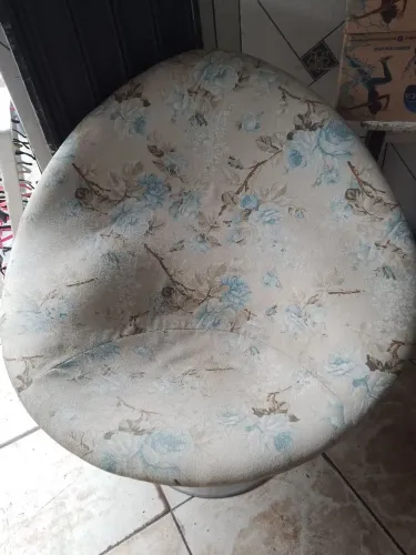 Poltrona decorativa usada