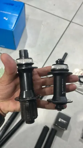 Par de cubos Shimano 32 furos
