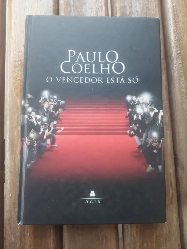 Livro:O Vencedor Está Só ? Paulo Coelho